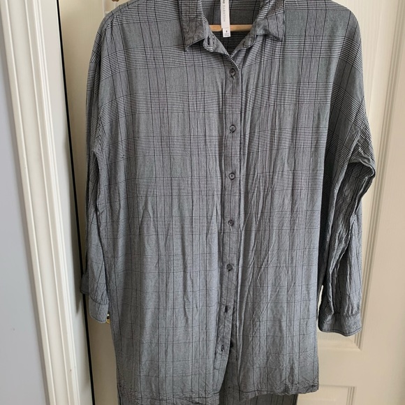 Aritzia blouse size small/medium - Picture 2 of 5